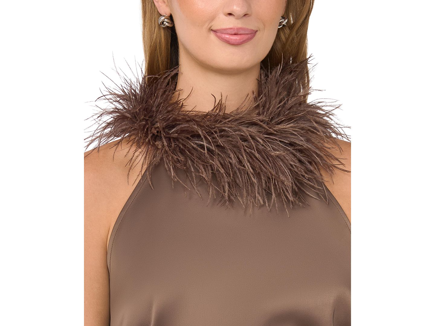 Женский топ Vince Camuto Sleeveless Satin Feather Neck Halter, цвет: Мокко латте — фото 3