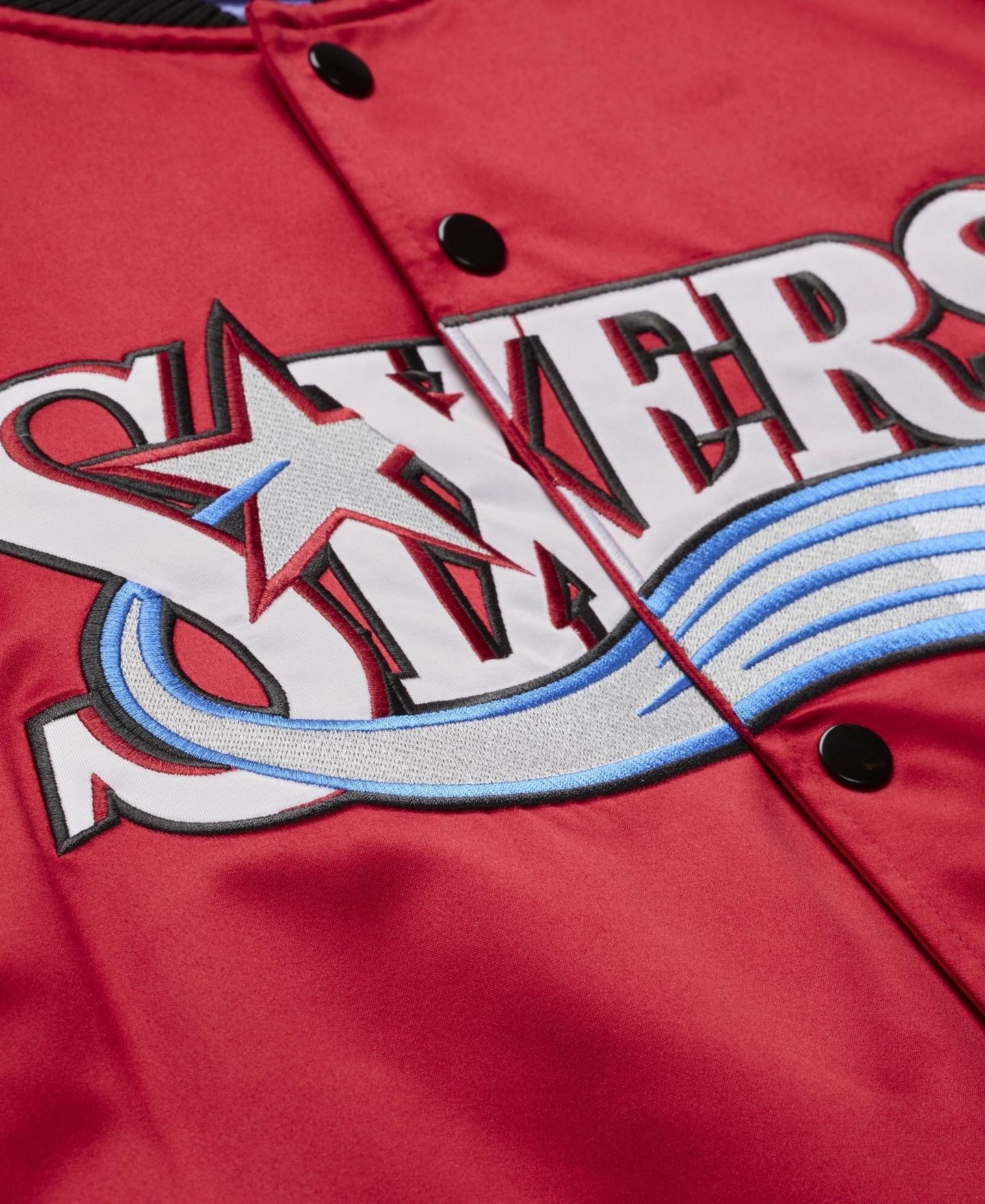Мужская куртка Mitchell & Ness Allen Iverson Red Philadelphia 76ers Player Lightweight Satin — фото 9