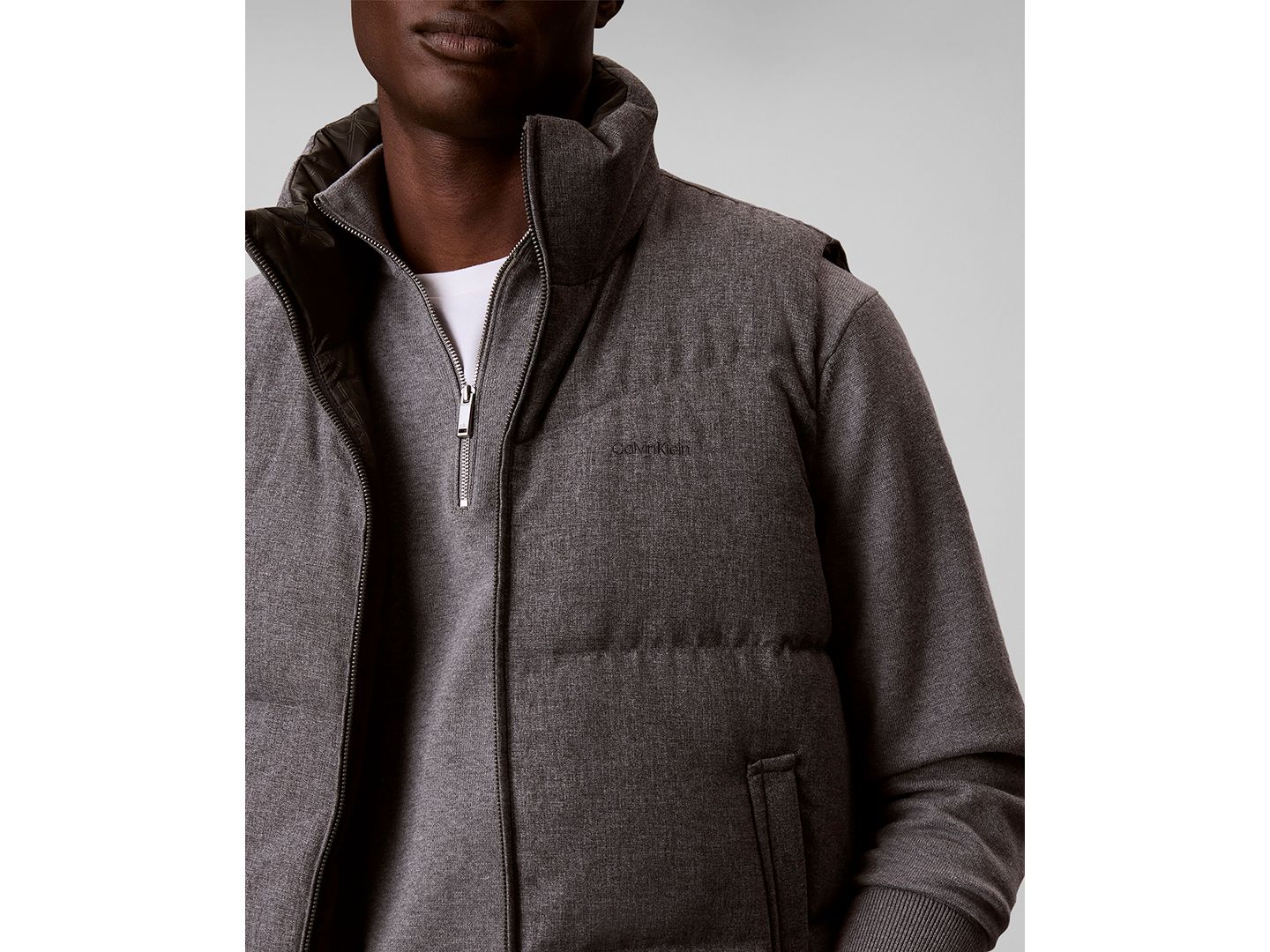 Мужской жилет Calvin Klein Reversible Puffer Full-Zip Vest, цвет: Beluga — фото 3