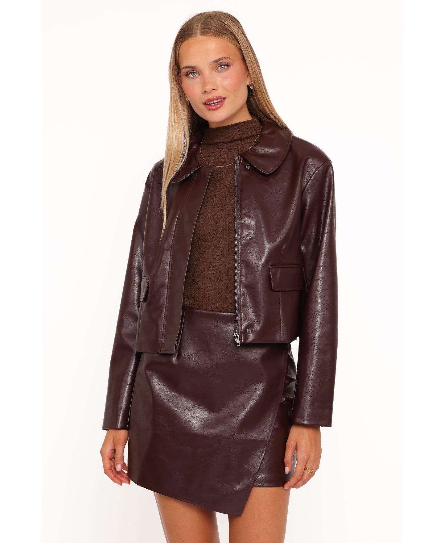 Женская куртка Petal and Pup Haylie Crop Faux Leather, цвет: Бордовый — фото 4