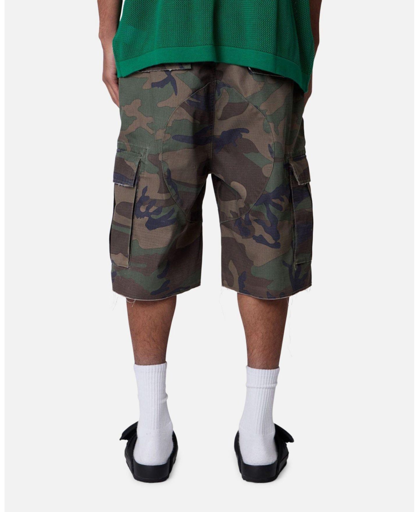 Мужские шорты mnml Baggy Distressed Camo Cargo, 10" Inseam, цвет: Зелёный — фото 4