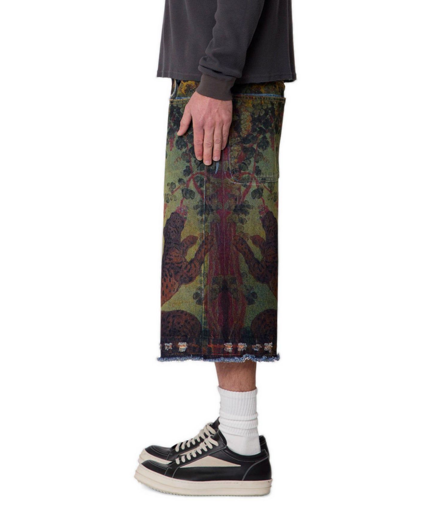 Мужские шорты mnml Ultra-Baggy Leopard-Print Denim, 14" Inseam, цвет: Зелёный — фото 2