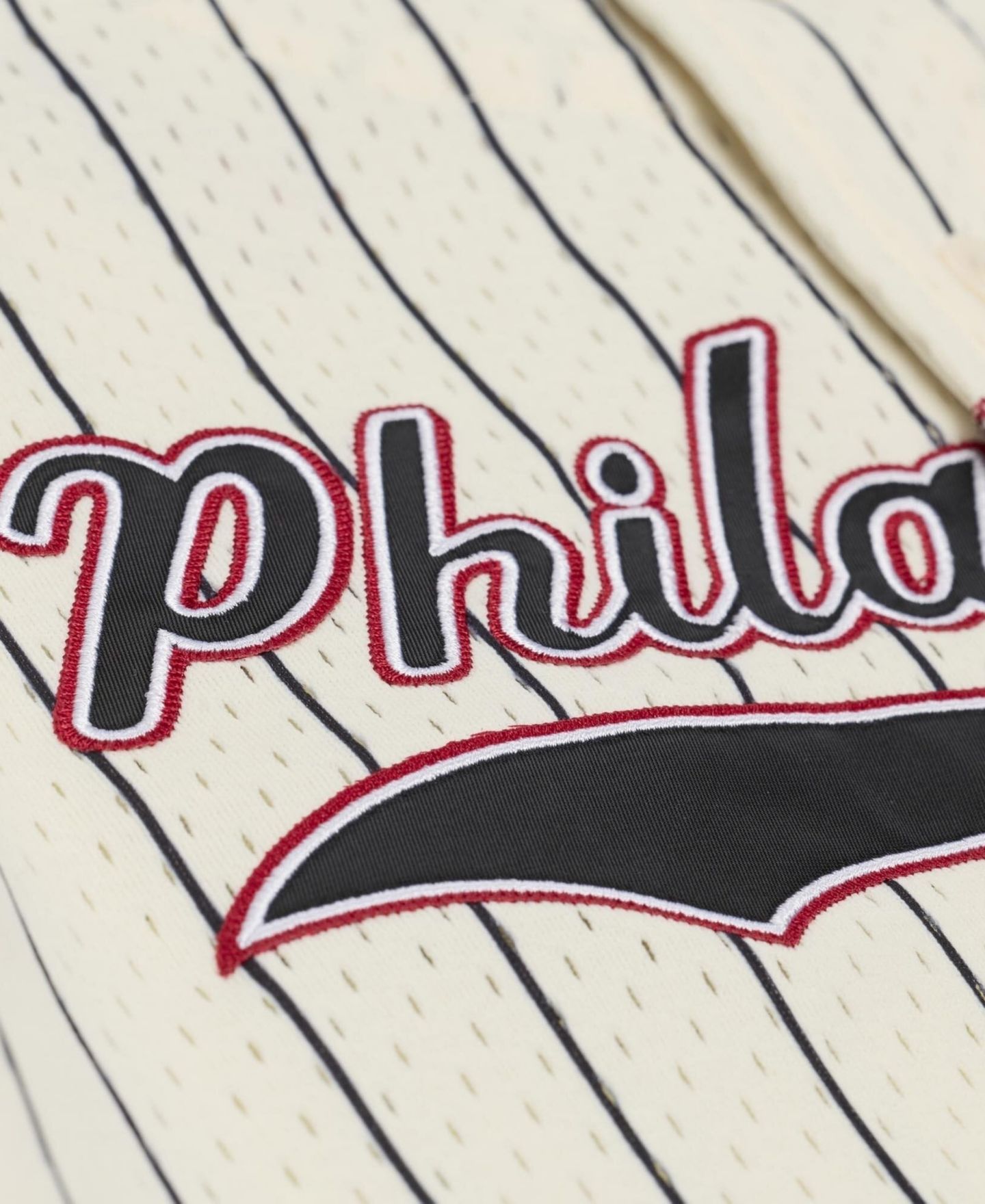 Мужской топ Mitchell & Ness Allen Iverson Cream Philadelphia 76ers Player Mesh Button-Front Jersey — фото 9
