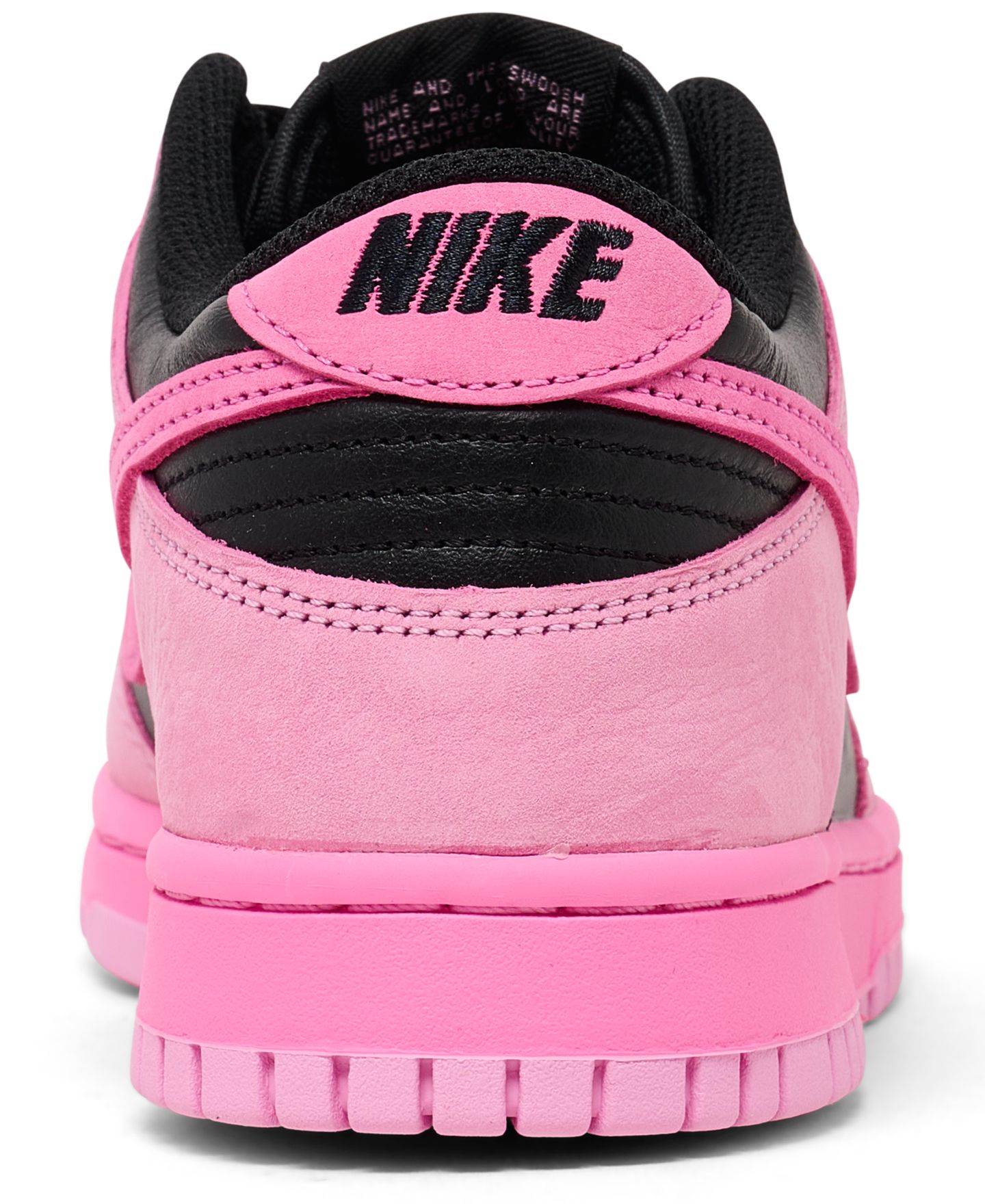Кроссовки Nike Dunk Low SE Lifestyle Sneakers from Finish Line для мальчиков, цвет: Розовый / Чёрный — фото 4