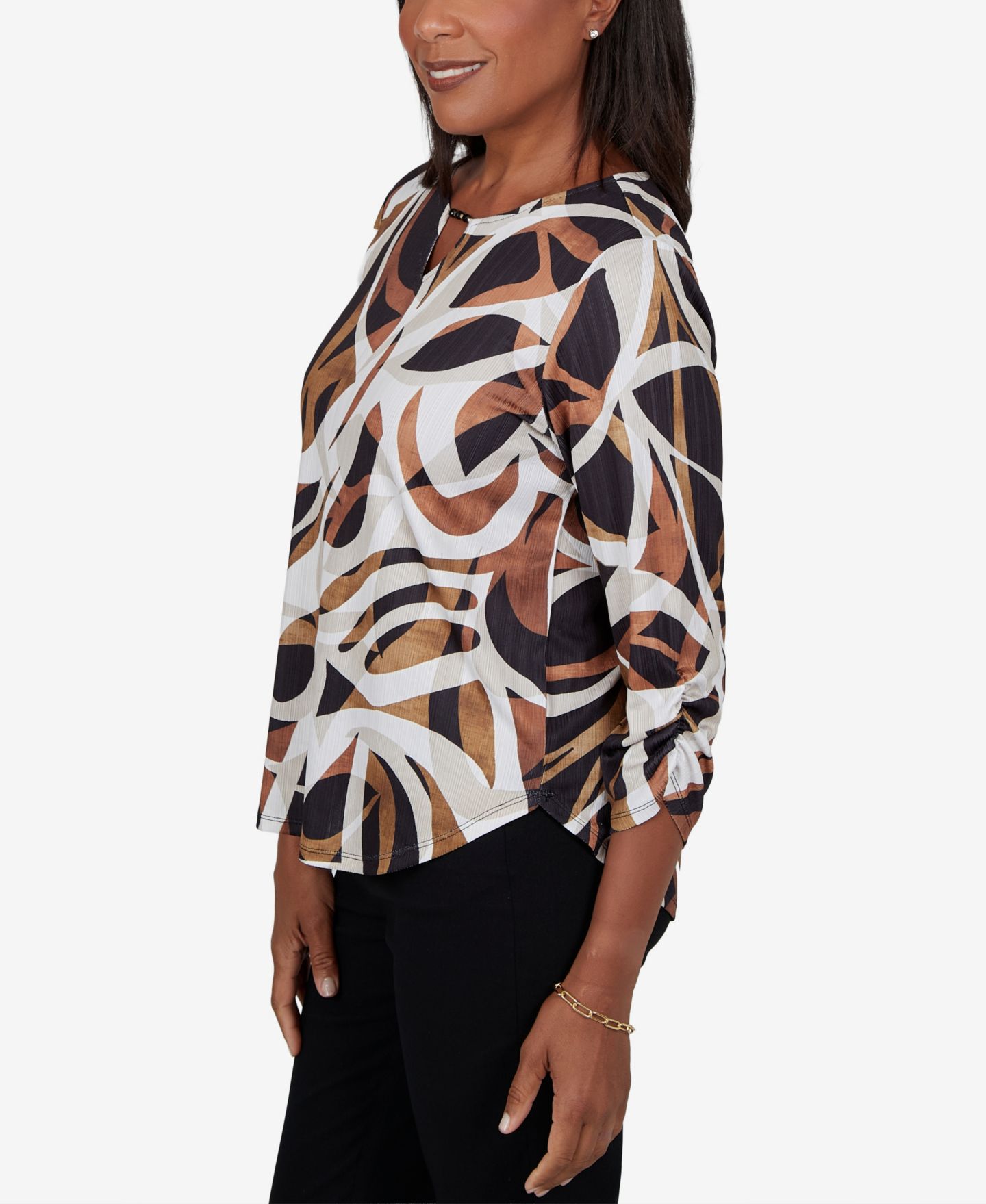 Женская блузка Alfred Dunner Petite Keyhole 3/4-Sleeve Print, цвет: Рыжевато-коричневый разноцветный — фото 3