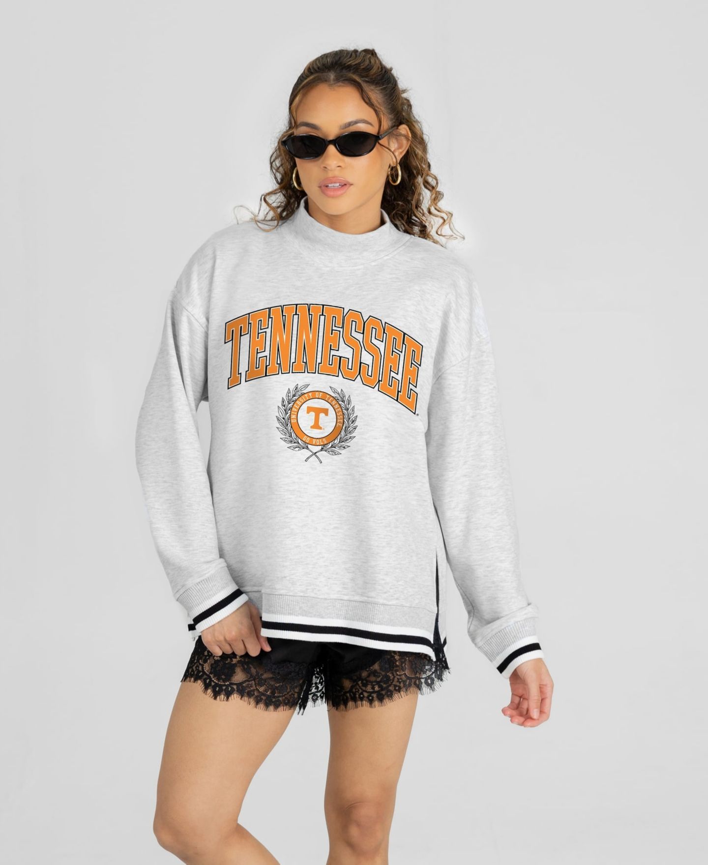 Женская толстовка Gameday Couture Ash Tennessee Volunteers Rally Point Contrast Stripe Mock Neck — фото 1