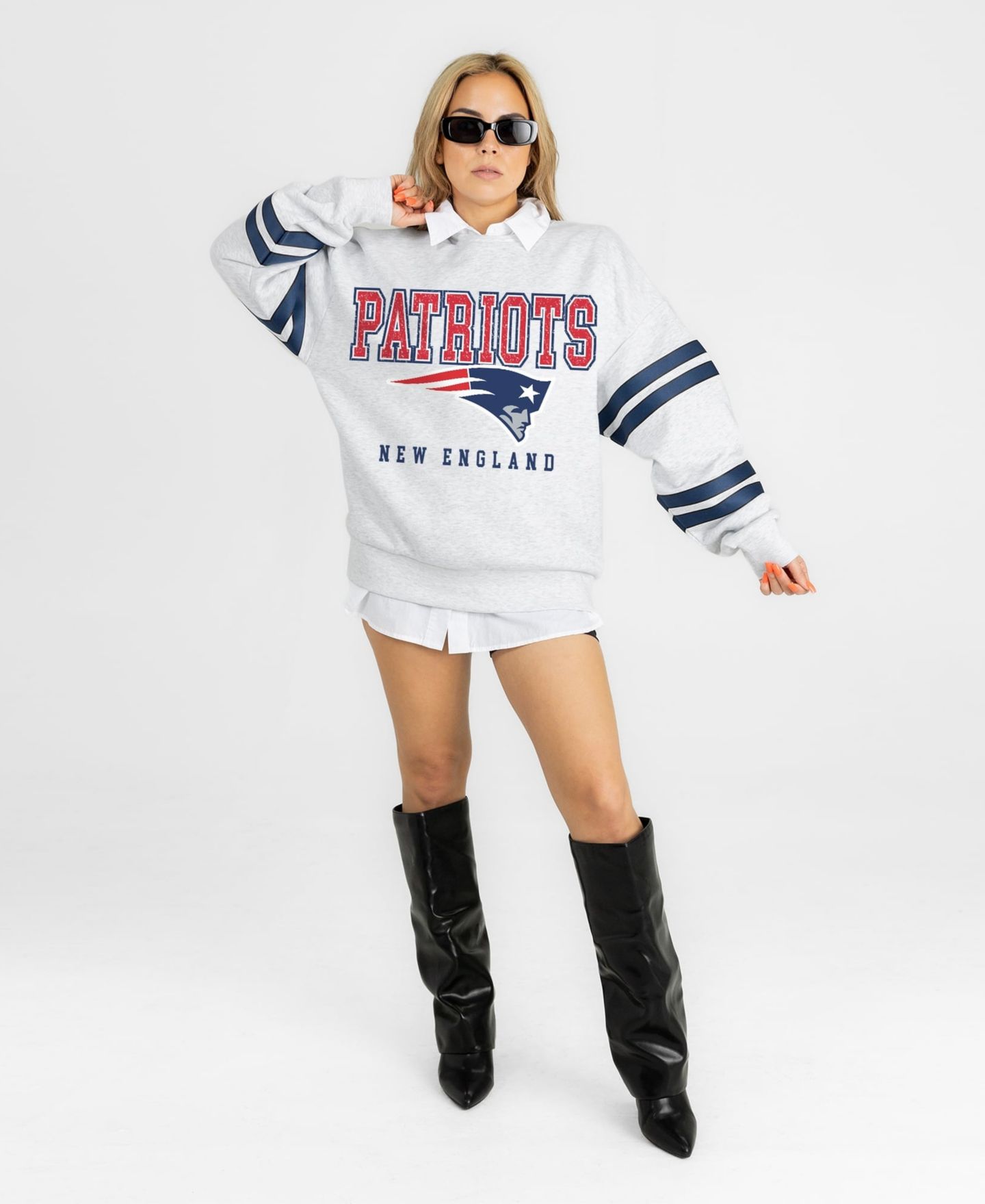 Женская толстовка Gameday Couture Ash New England Patriots Stadium Stripes Oversized Fleece — фото 3