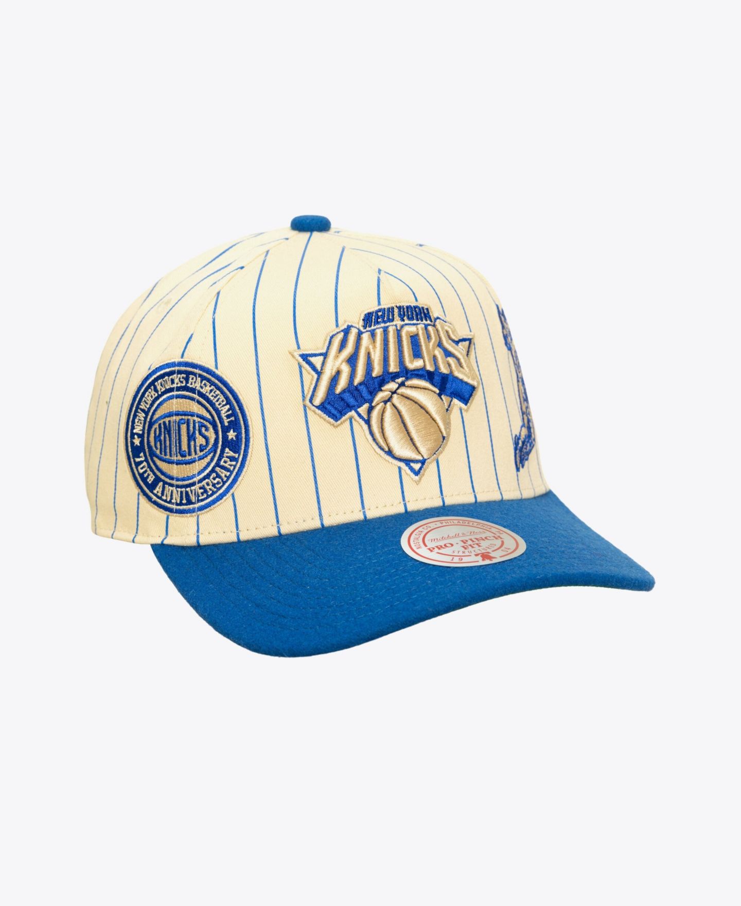 Мужская кепка Mitchell & Ness Cream New York Knicks Retro Roots Stripe Pro Adjustable Hat — фото 2