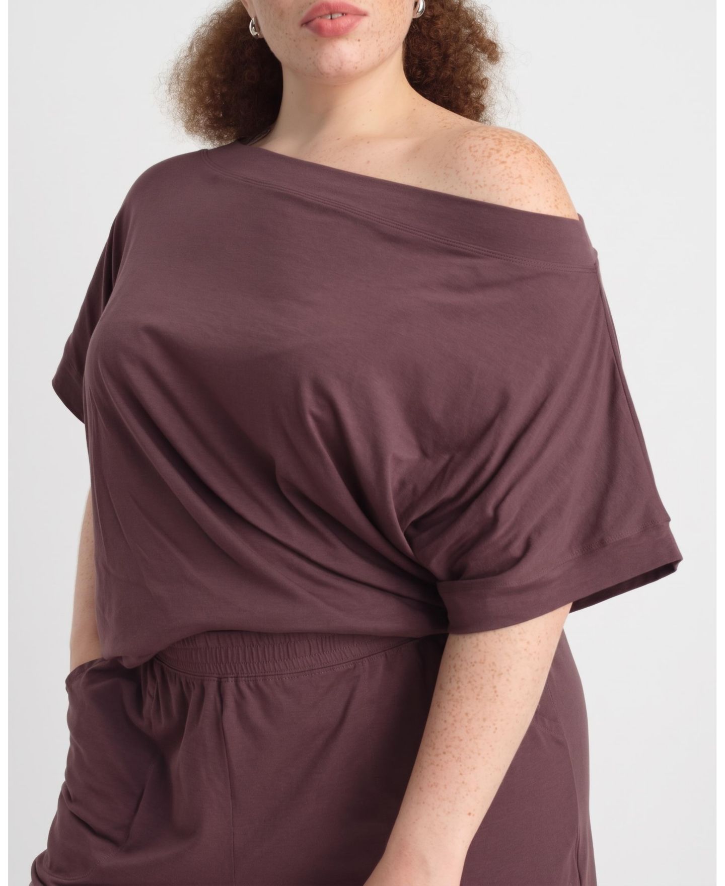 Женский топ Universal Standard Plus Size Dolci Off-the-Shoulder Relaxed-Fit Short-Sleeve, цвет: Cassis — фото 3