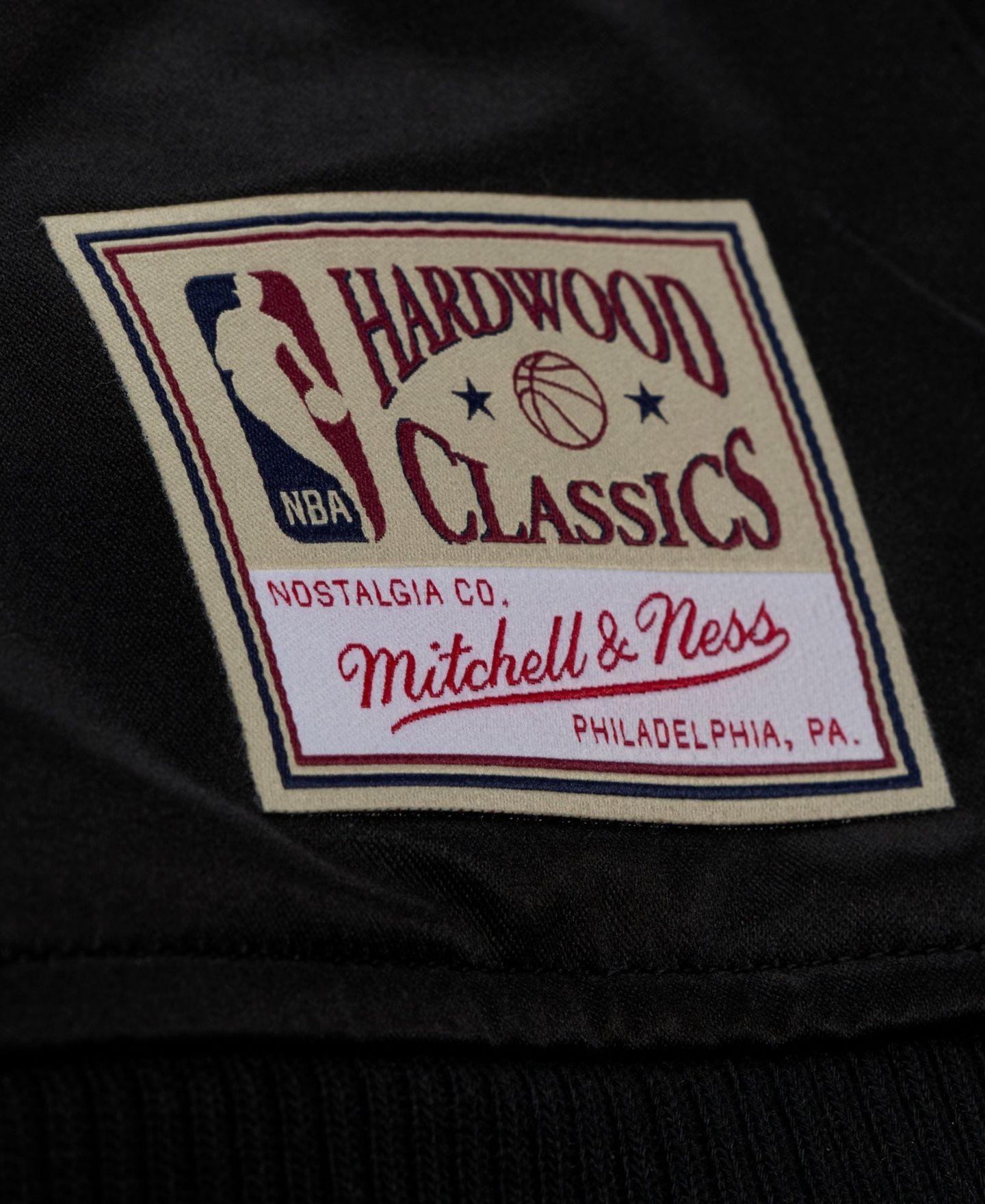 Мужская куртка Mitchell & Ness Black Los Angeles Lakers Chrome Satin Bomber Full-Zip — фото 4