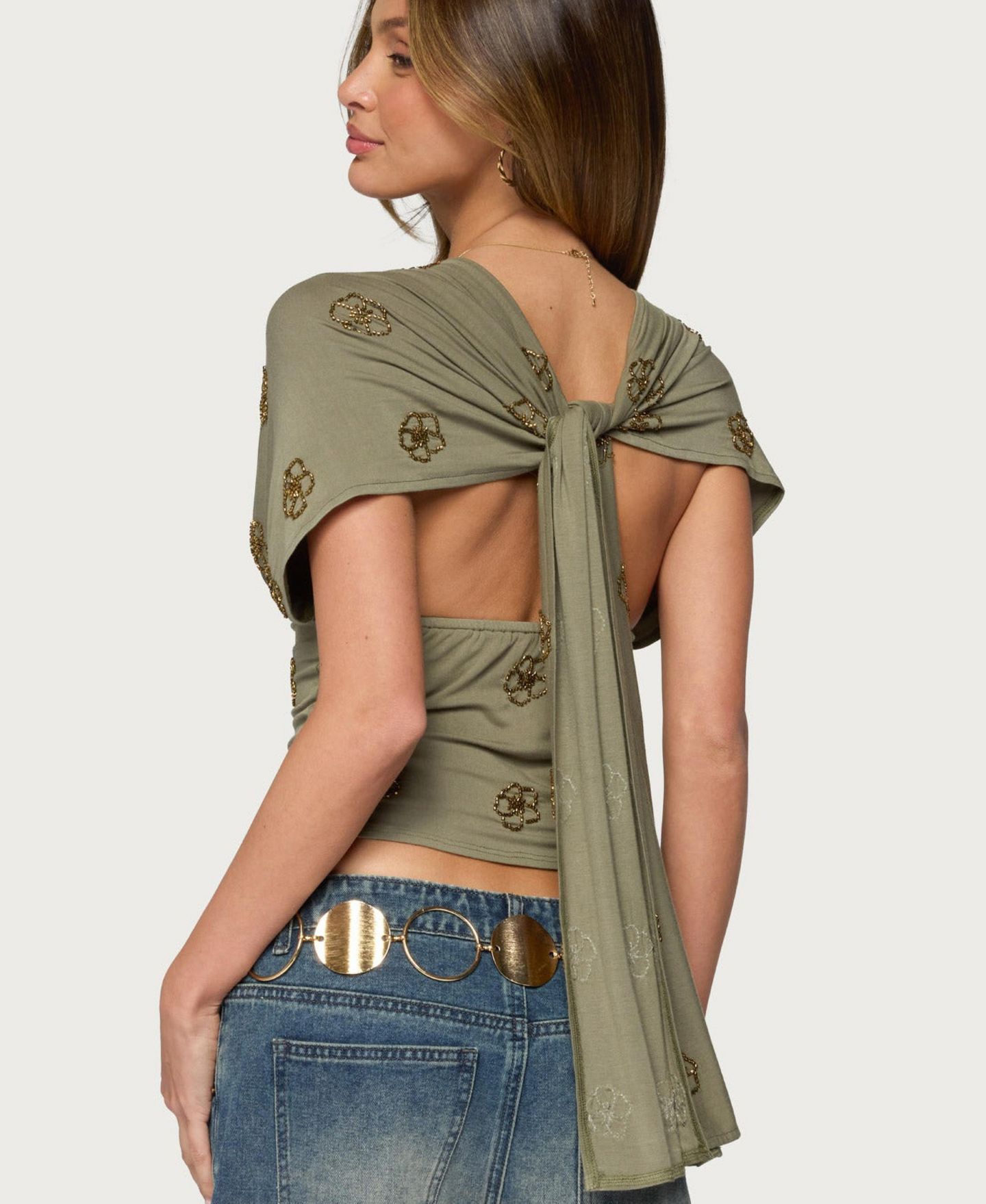 Женский топ Edikted Ellora Beaded V-Neck Short-Sleeve, цвет: Оливковый — фото 2
