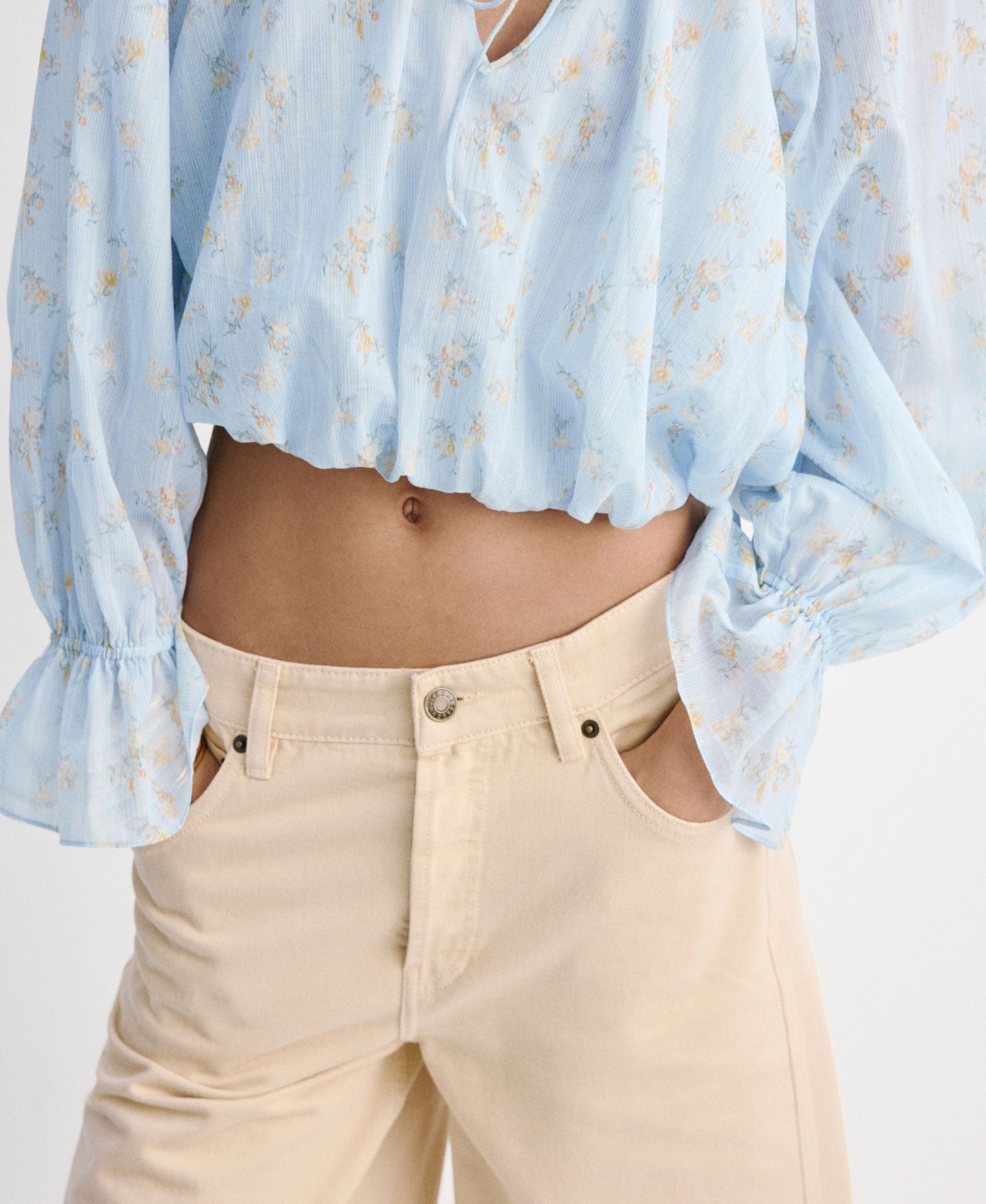 Женская блузка Mango Corgi Floral-Print Cropped Long-Sleeve V-Neck, цвет: Синий — фото 4
