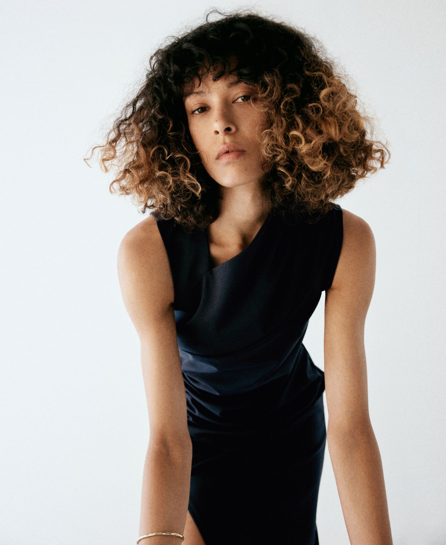 Женское платье Mango Asymmetric-Neck Ruched, цвет: Ночной синий — фото 2