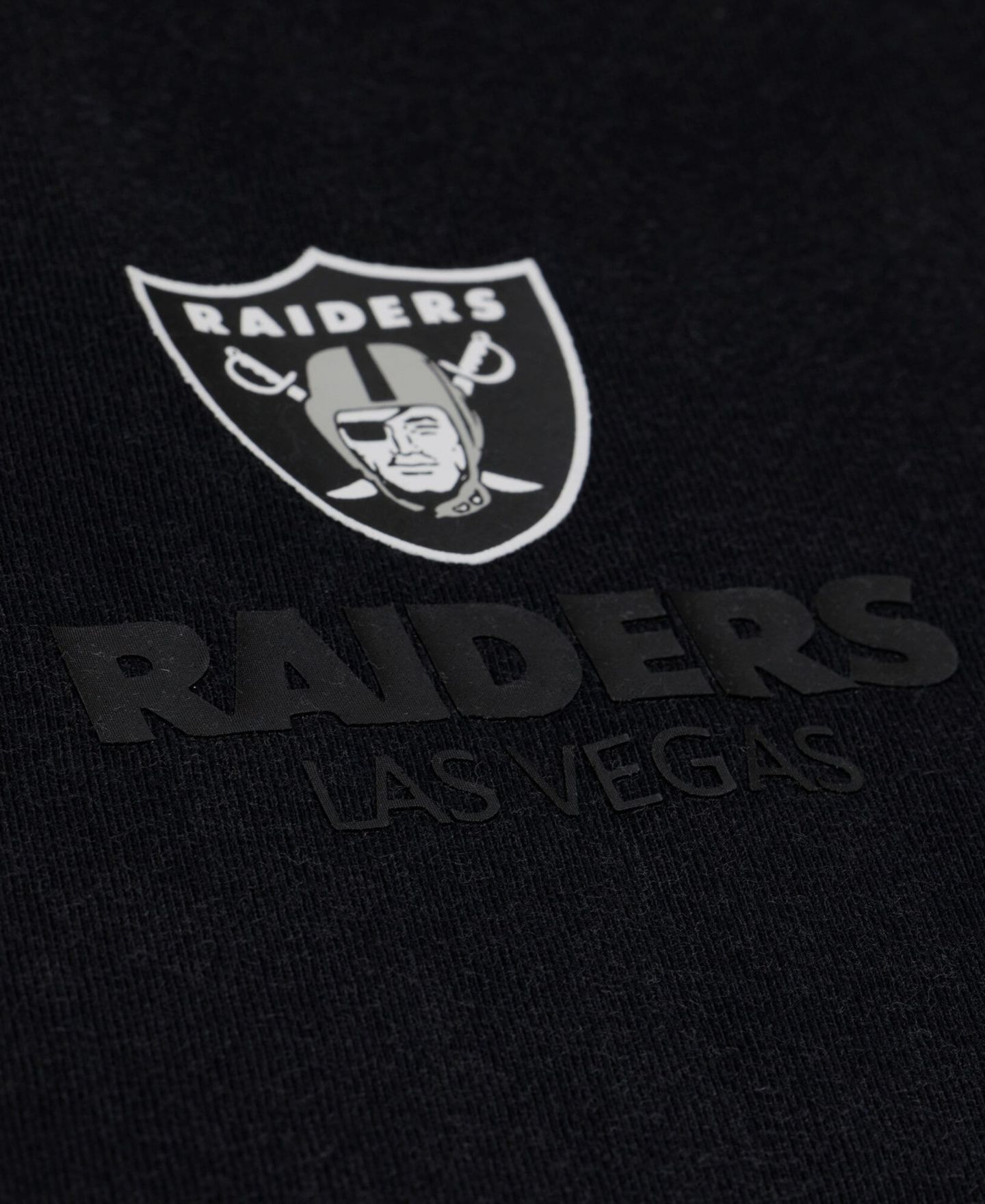 Женская футболка Mitchell & Ness Mitchell Ness Black Las Vegas Raiders Core Essentials Micro Logo Boxy Crop — фото 5