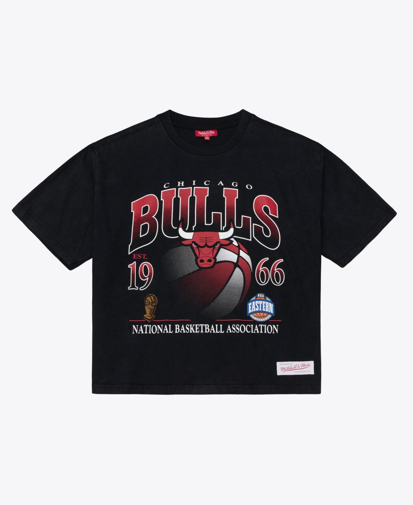 Женская футболка Mitchell & Ness Black Chicago Bulls Street Graphic Boxy Crop — фото 2
