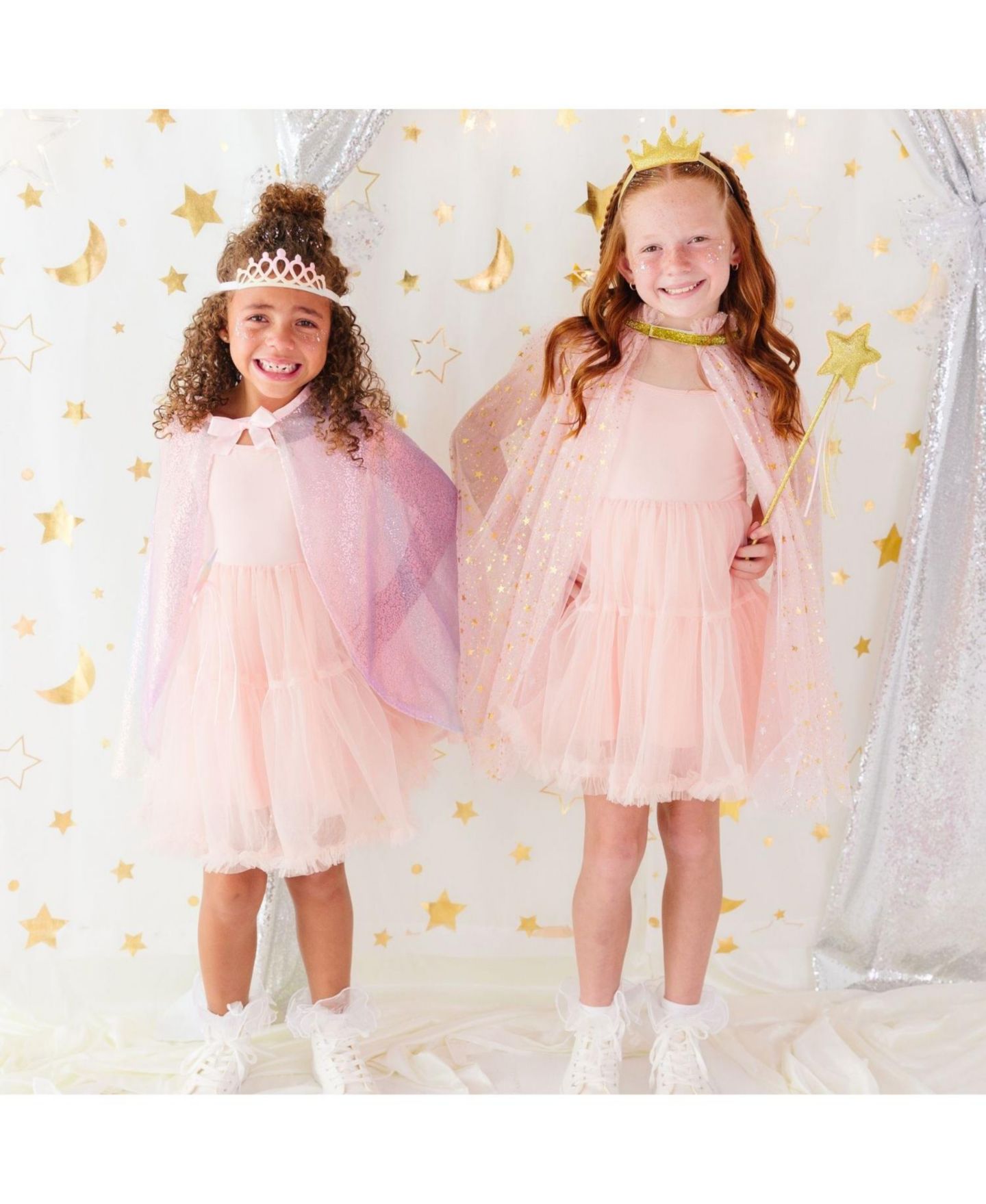Комплекты Sweet Wink Rainbow Dream Cape, Wand and Tiara Headband, 3-Piece Set для девочек, цвет: Розовый — фото 4