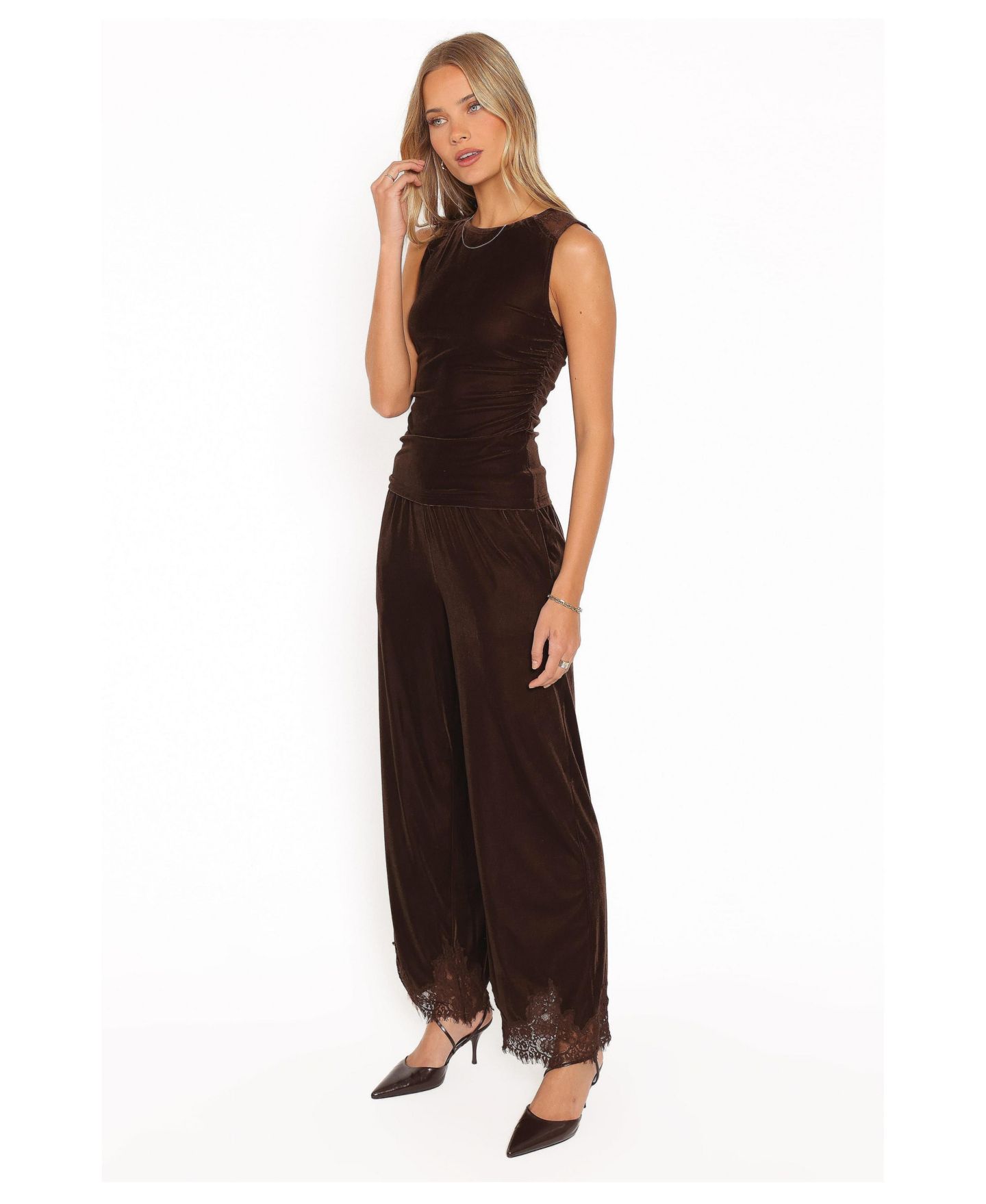 Женские брюки Petal and Pup Layton High-Rise Wide-Leg Lace-Trim Velvet, цвет: Шоколадный бархатный — фото 3