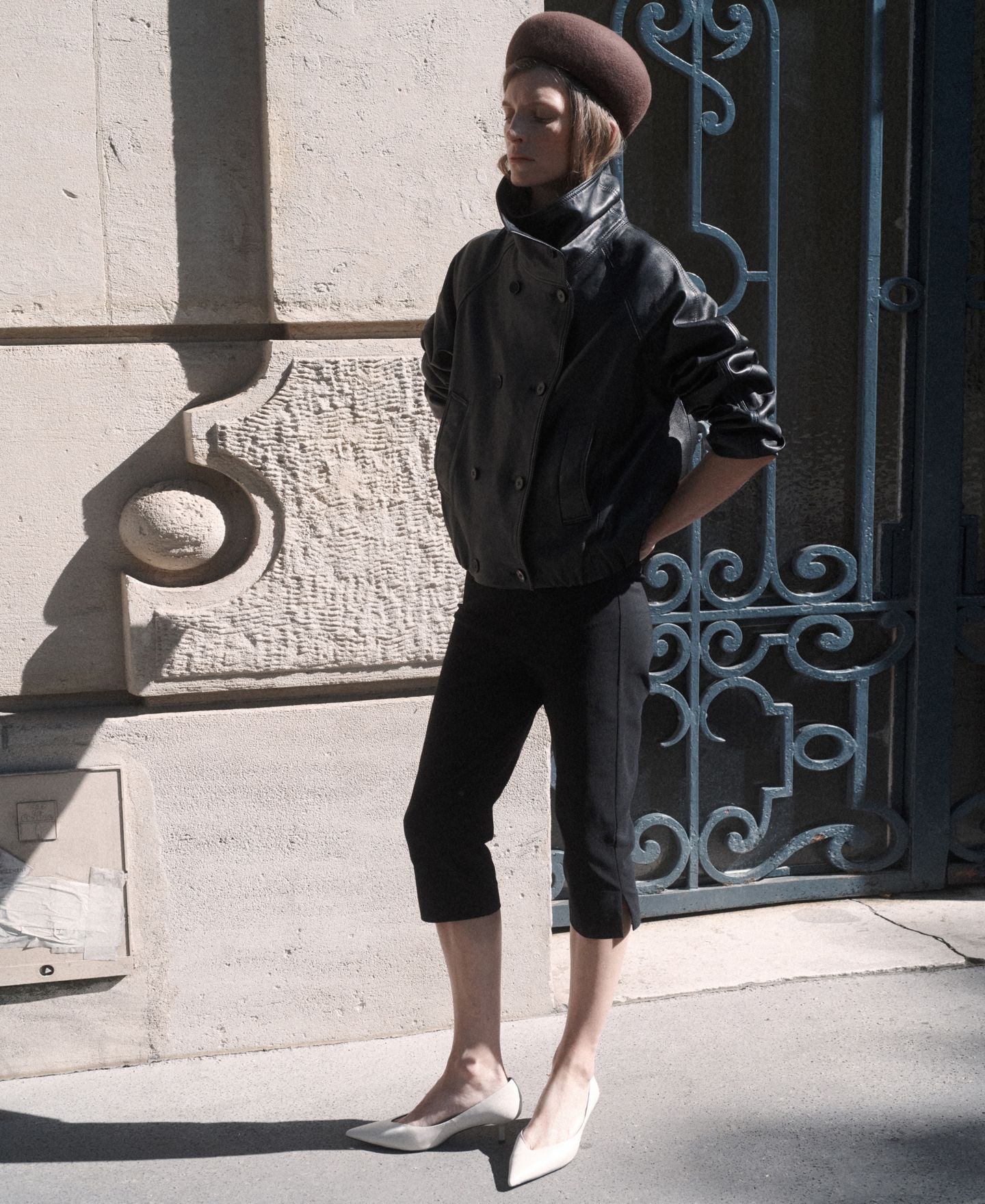 Женская куртка Mango Oversized Funnel Neck Leather, цвет: Чёрный — фото 4