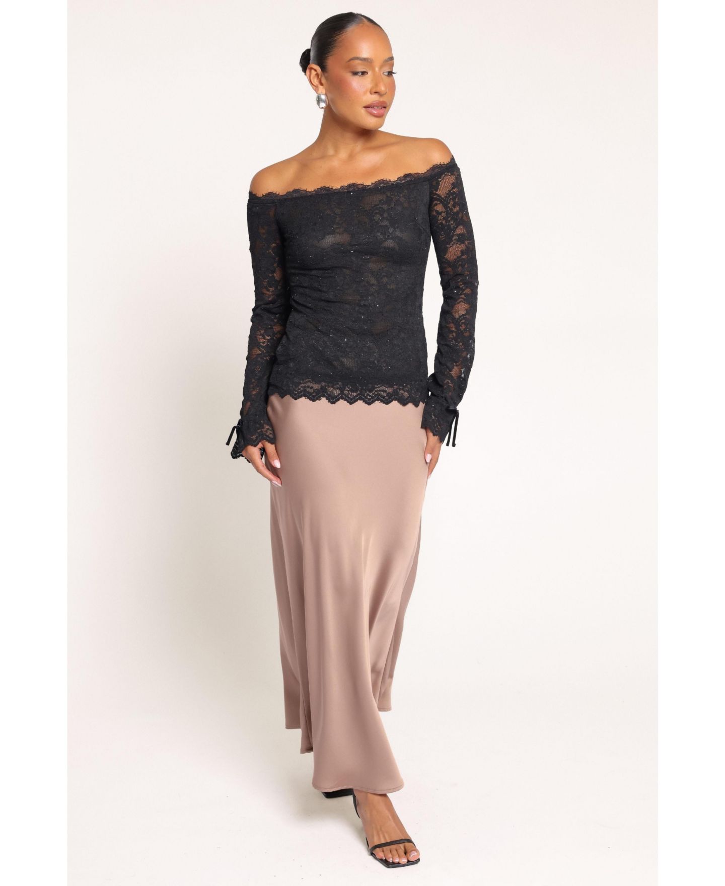 Женский топ Petal and Pup Barbara Off-Shoulder Long-Sleeve Lace, цвет: Чёрный — фото 2