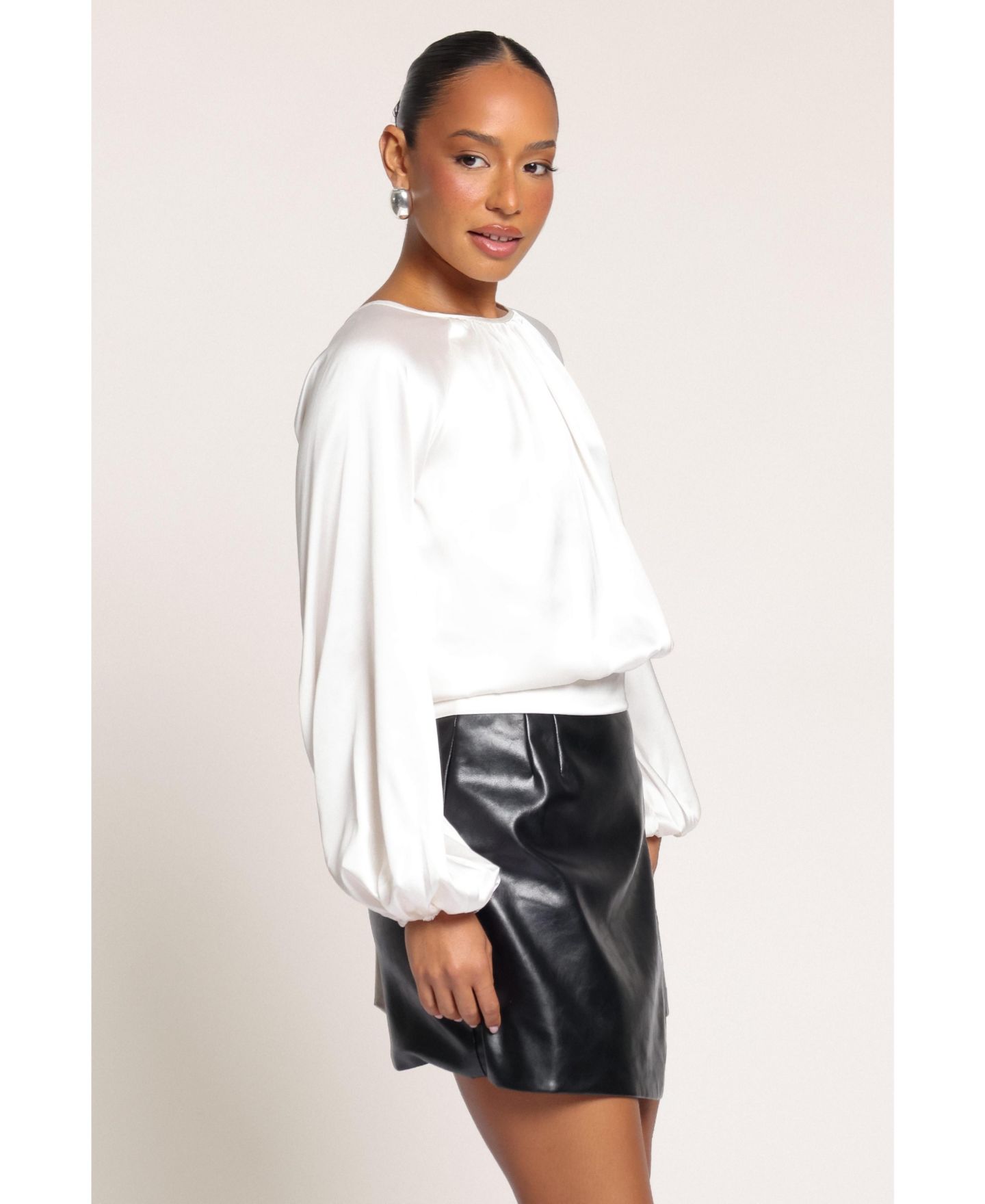 Женская блузка Petal and Pup Remi Open Back Long Sleeve Satin, цвет: Кремовый — фото 6