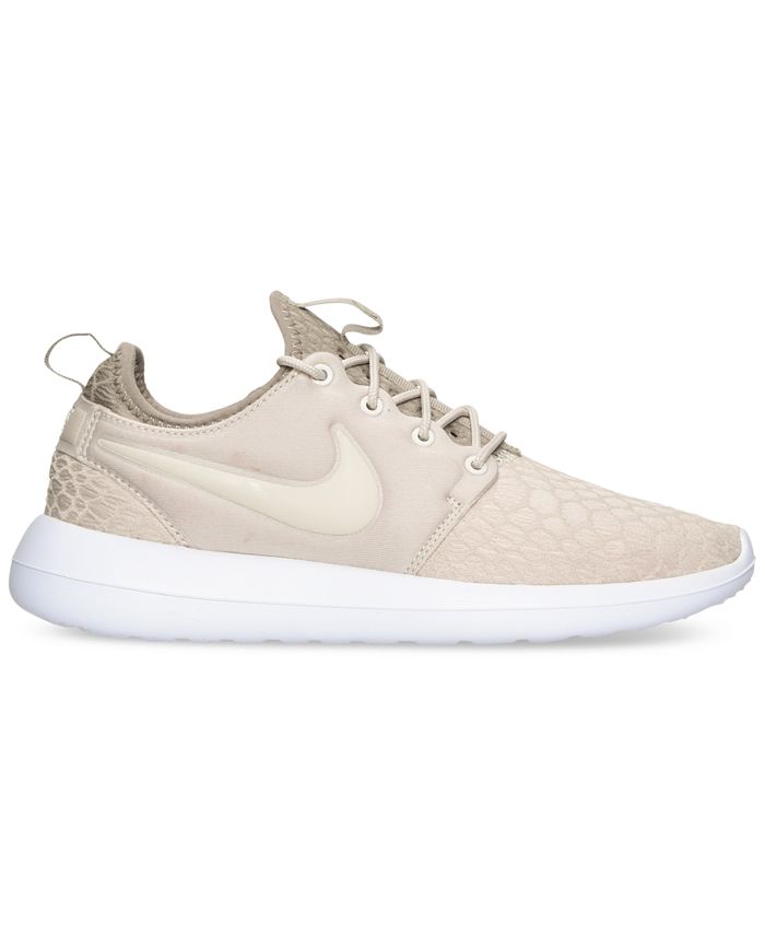 finish line womens roshe run
