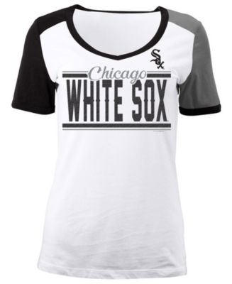 Women's 5th & Ocean by New Era Gray/Black Chicago White Sox Raglan V-Neck T-Shirt Size: Small