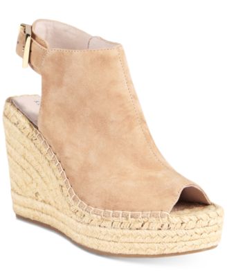 tan closed toe wedges