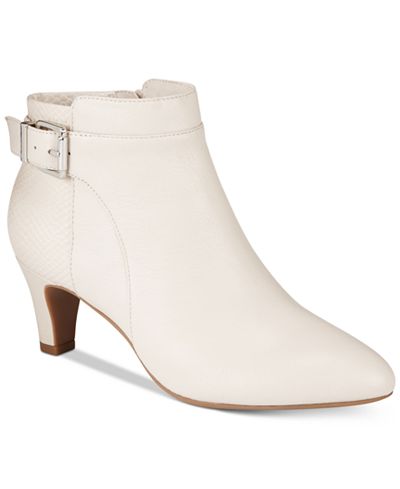 ugg short sheepskin cuff boot black