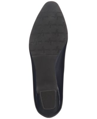 Prim Kitten Heel Pumps