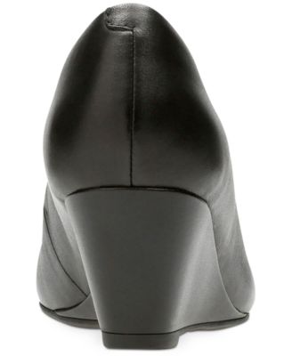 Collection Women's Flores Tulip Wedge Pumps