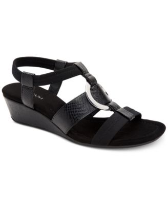 macys flip flops womens