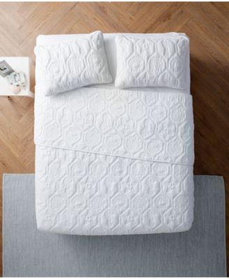 Shore Embossed Quilt Sets