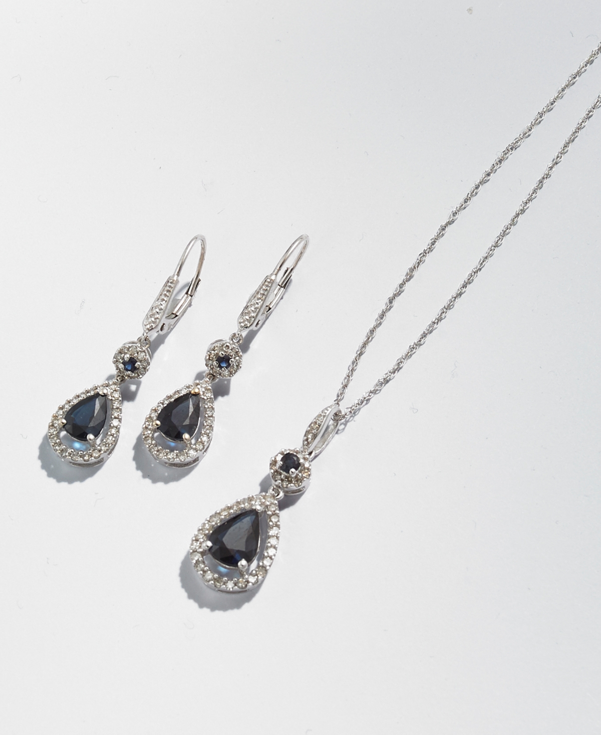 MACY'S SAPPHIRE (1-1/3 CT. T.W.) AND DIAMOND (1/4 CT. T.W.) DROP PENDANT NECKLACE SET IN 14K WHITE GOLD (AL 