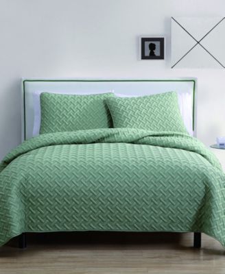 Nina Embossed Quilt Sets