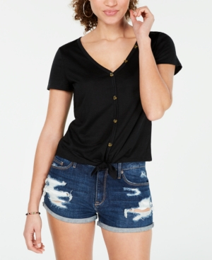 ALMOST FAMOUS CRAVE FAME JUNIORS' KNOT-FRONT BUTTON-TRIMMED TOP