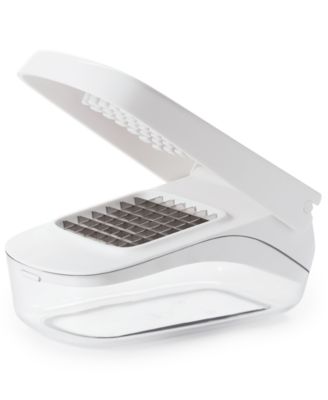 Vegetable Chopper with Easy-Pour Opening