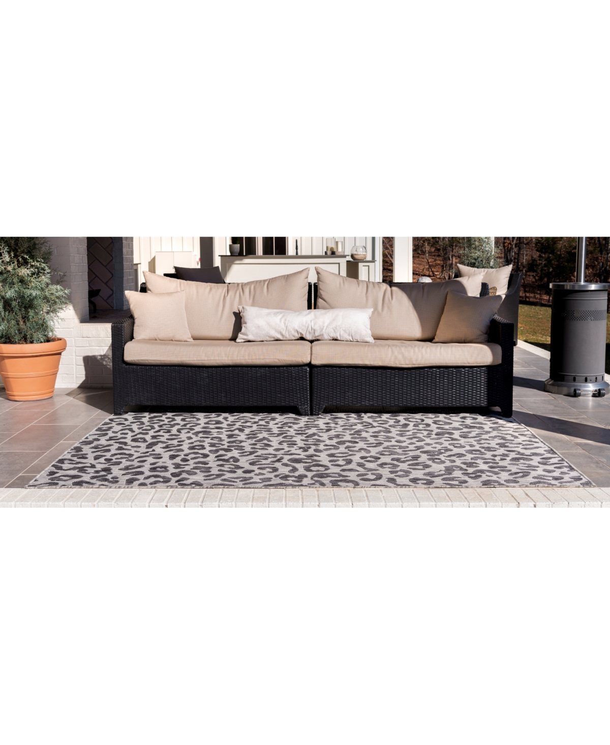 Bayshore Home Outdoor Pashio Pas7Area Rug - Light Gray