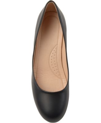 Women's Saar Round Toe Kitten Heel Pumps