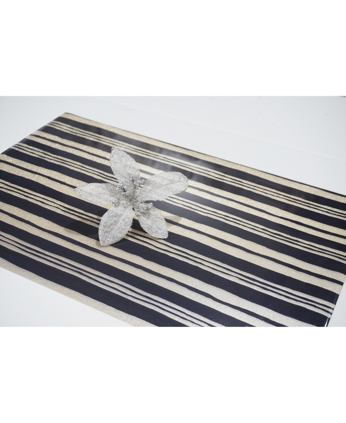 Dainty Home Reversible Metallic Place Mats Non-Slip Jagged Placemats - Set of 4