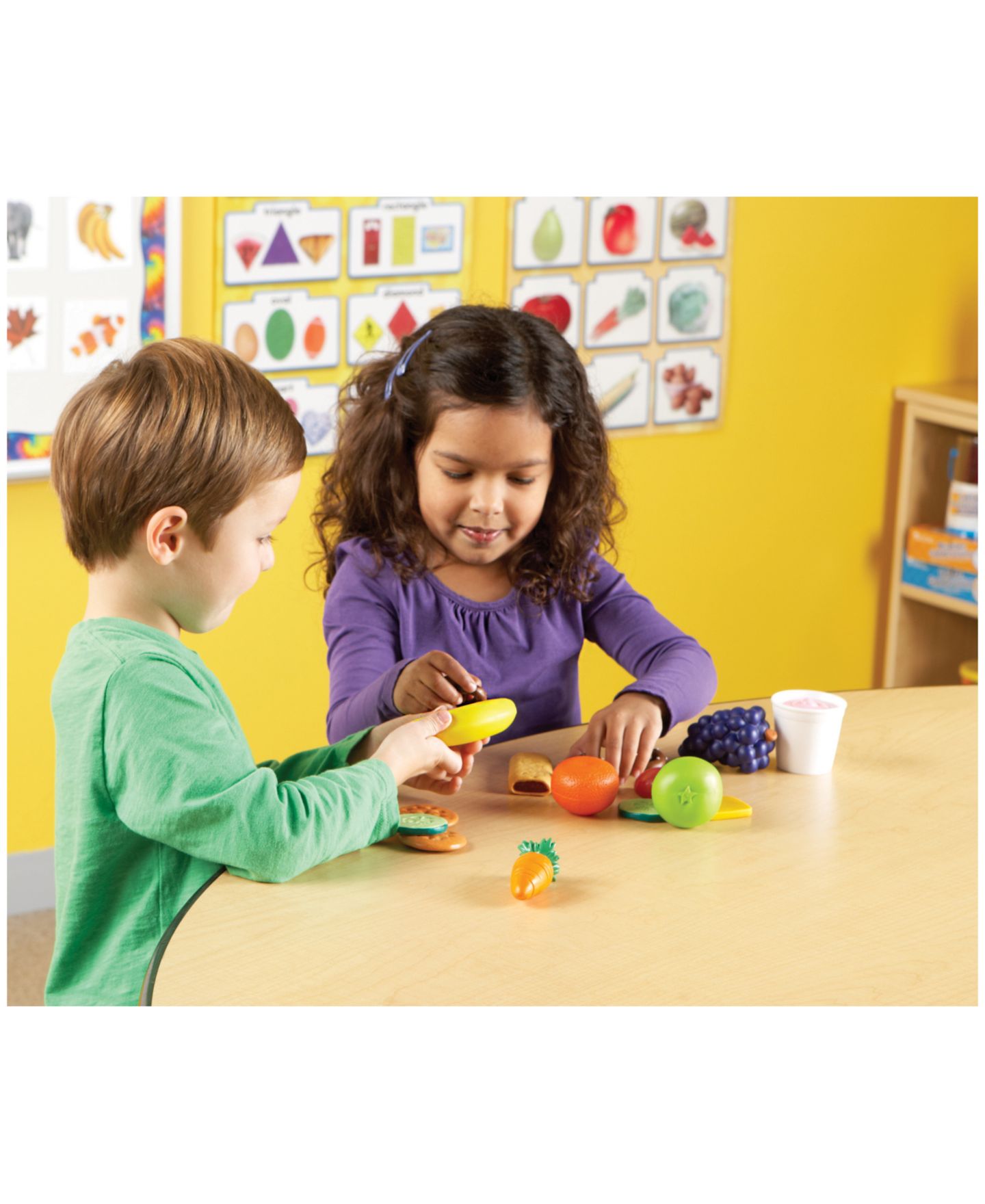 Детские игрушки Areyougame New Sprouts Healthy Snack Play Food Set, Ages 2+ — фото 2