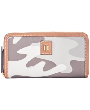 Tommy hilfiger camo wallet clearance