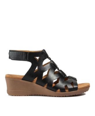 bare traps tipton wedge sandal