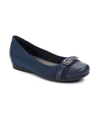 bare traps womens flats