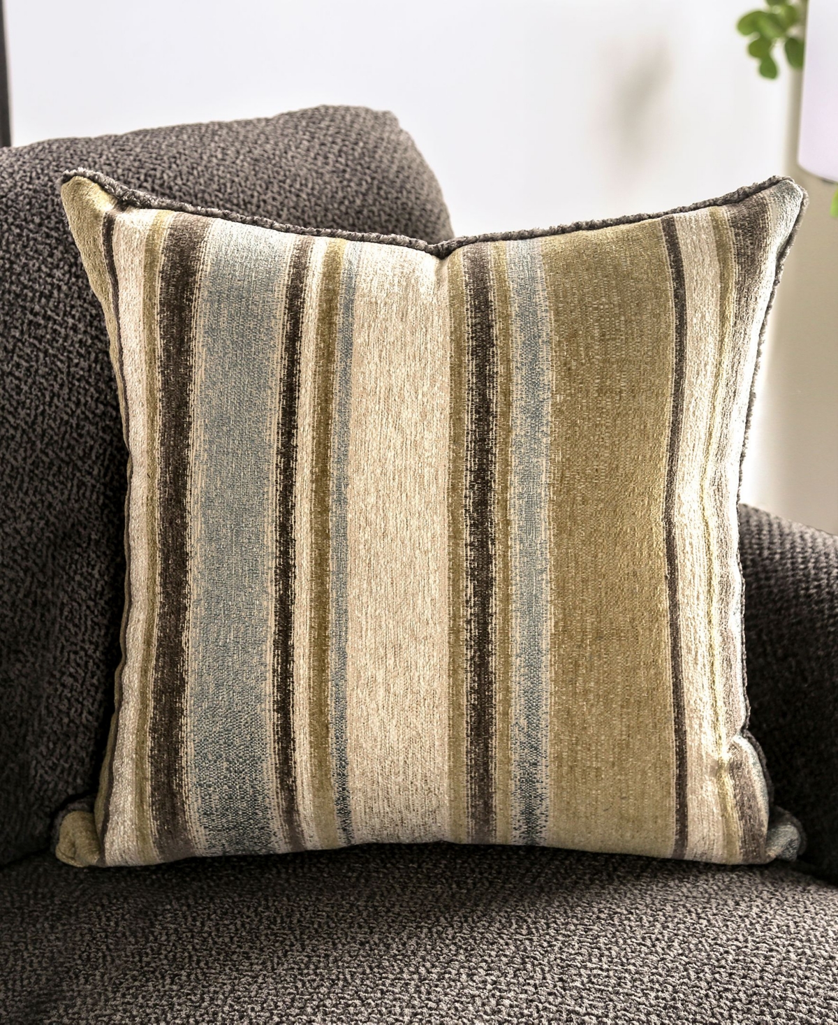 Furniture of America Korona Park Upholstered Loveseat