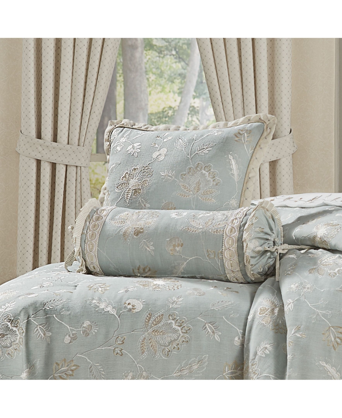 J Queen New York Garden View Decorative Pillow, 18" X 18" In Blue