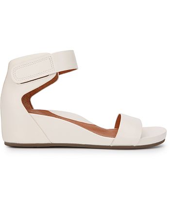Gentle souls signature gianna wedge sandal best sale