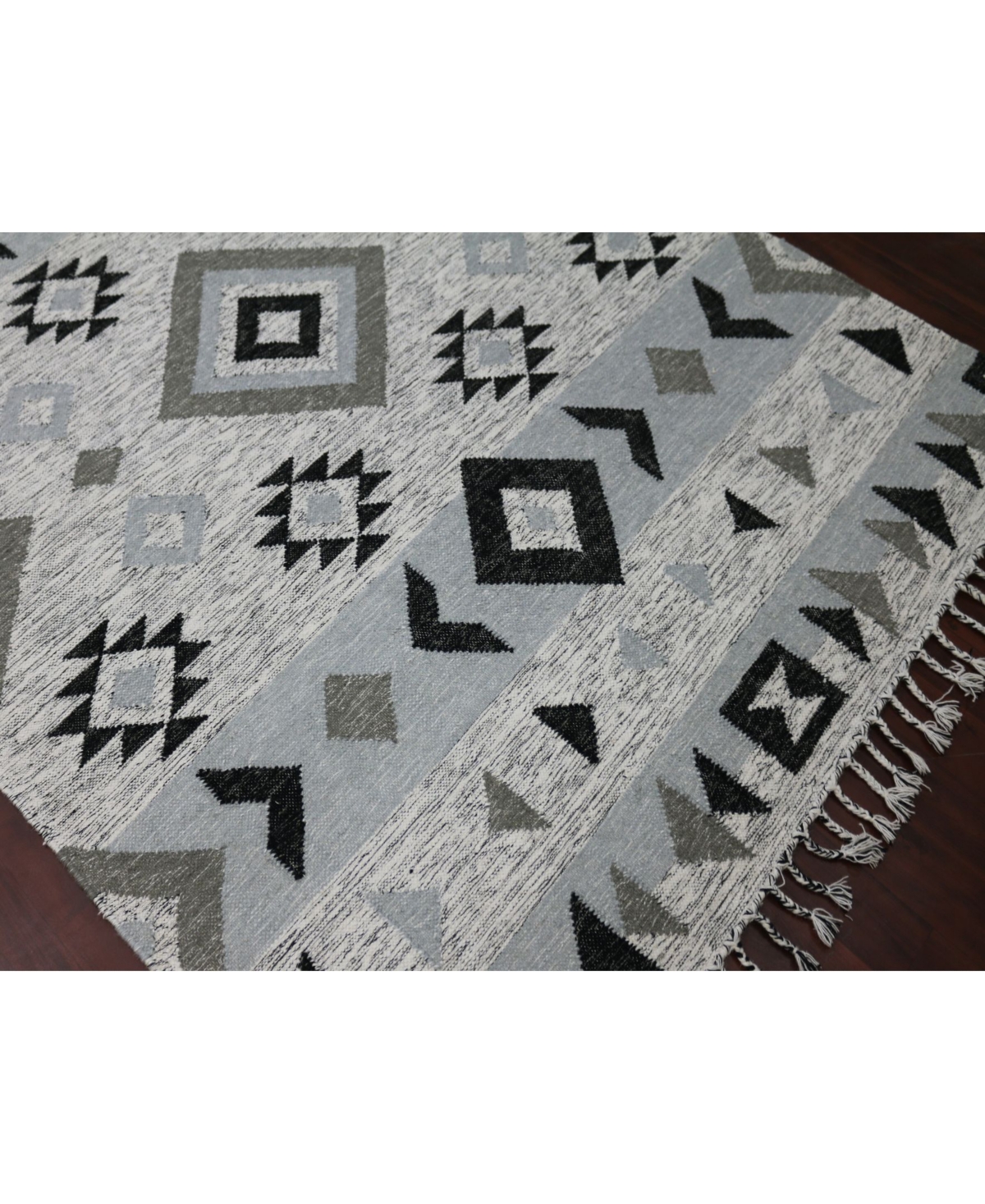 Amer Rugs Artifacts Ari-3Area Rug - Silver