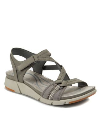 bare traps debera wedge sandal
