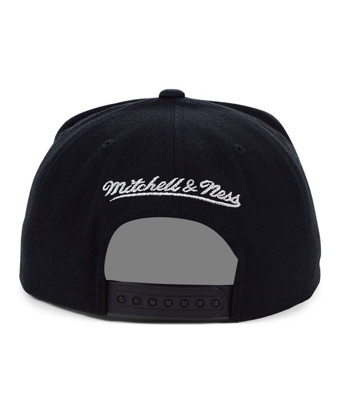 Mitchell & Ness Los Angeles Lakers Black and Silver Snapback Cap ...