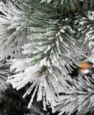 7.5' Pre-Lit Snow Flocked Artificial Spruce Christmas Tree with 650 Warm Lights